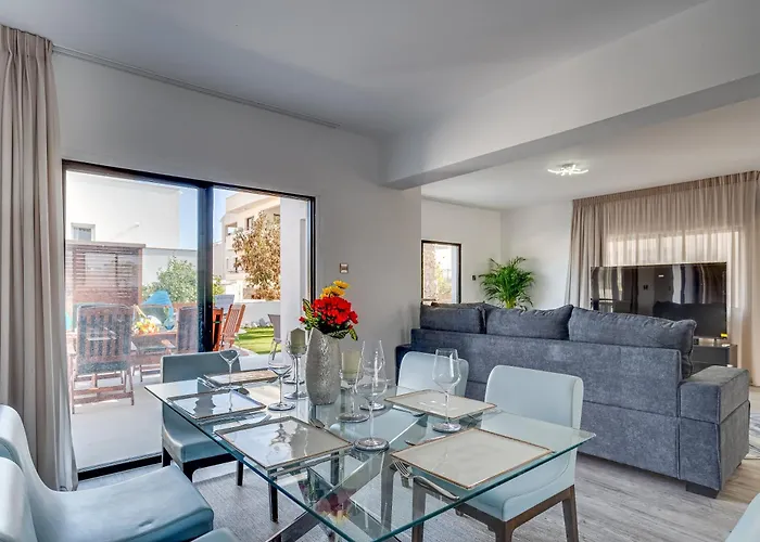 Perle Di Gio Lárnaca