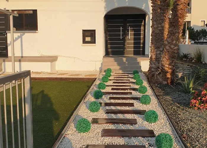 Perle Di Gio * Larnaca